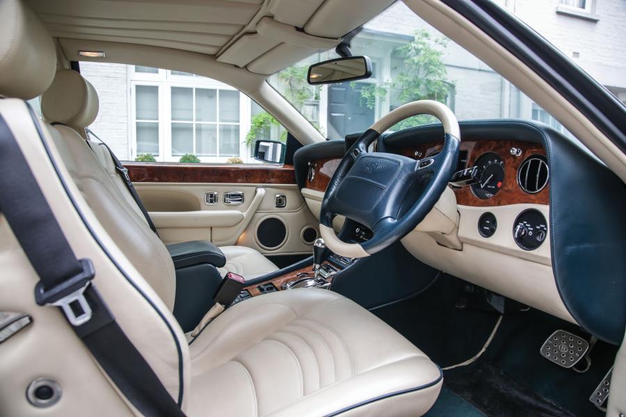 Интерьер Bentley Continental T 1996 года  (UK) (фото 19 из 22)